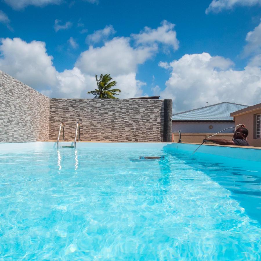 Evasion En Plein Coeur De La Ville T2 Jacuzzis Sauna Et Piscine Au Centre De Port-Louis Eksteriør billede